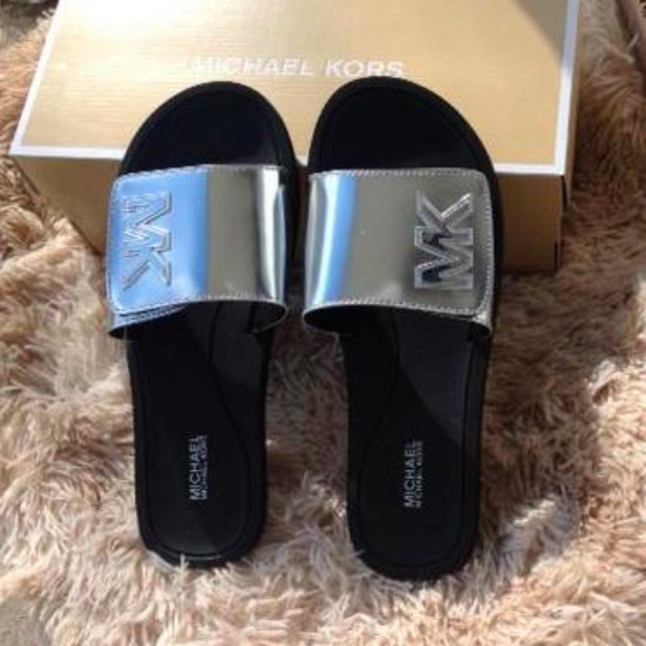 mk logo metallic slide